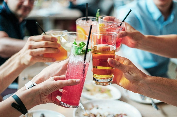 Adolescentes se ven afectados al tomar bebidas alcohólicas